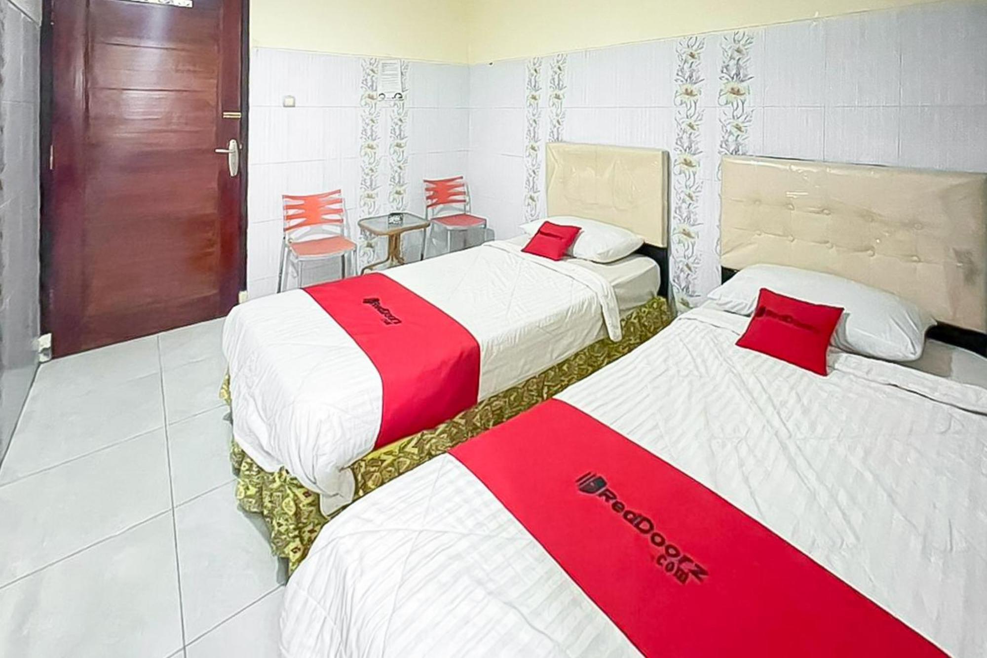 Reddoorz Near Grage Mall Cirebon Hotel Exterior foto